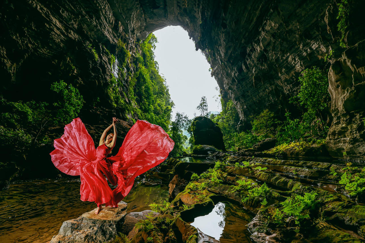 Á hậu Hoàng My hòa mình vào thiên nhiên