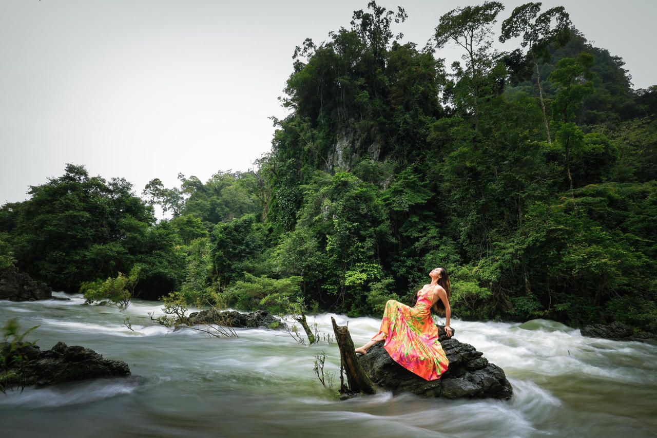 Á hậu Hoàng My hòa mình vào thiên nhiên