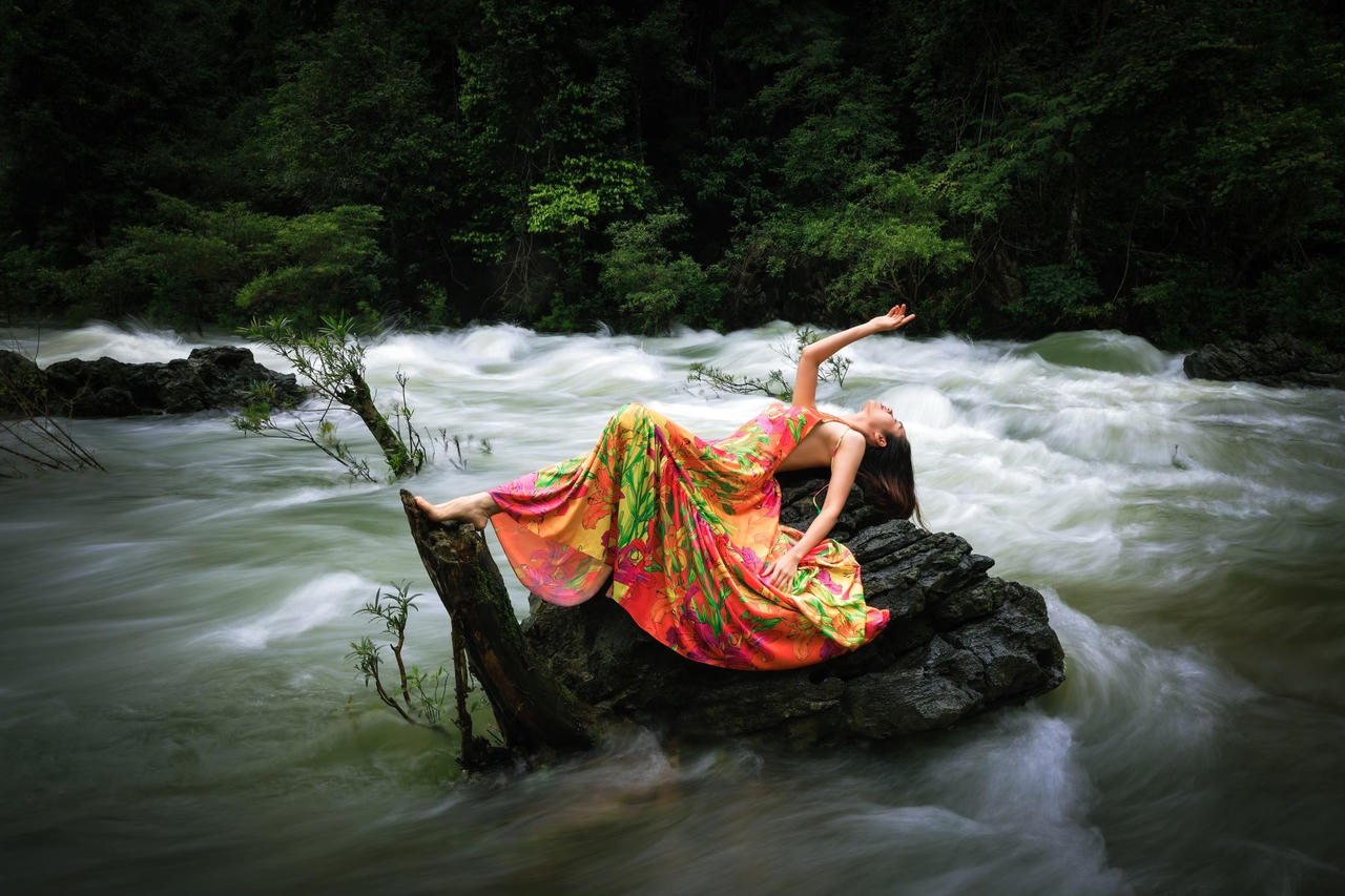 Á hậu Hoàng My hòa mình vào thiên nhiên