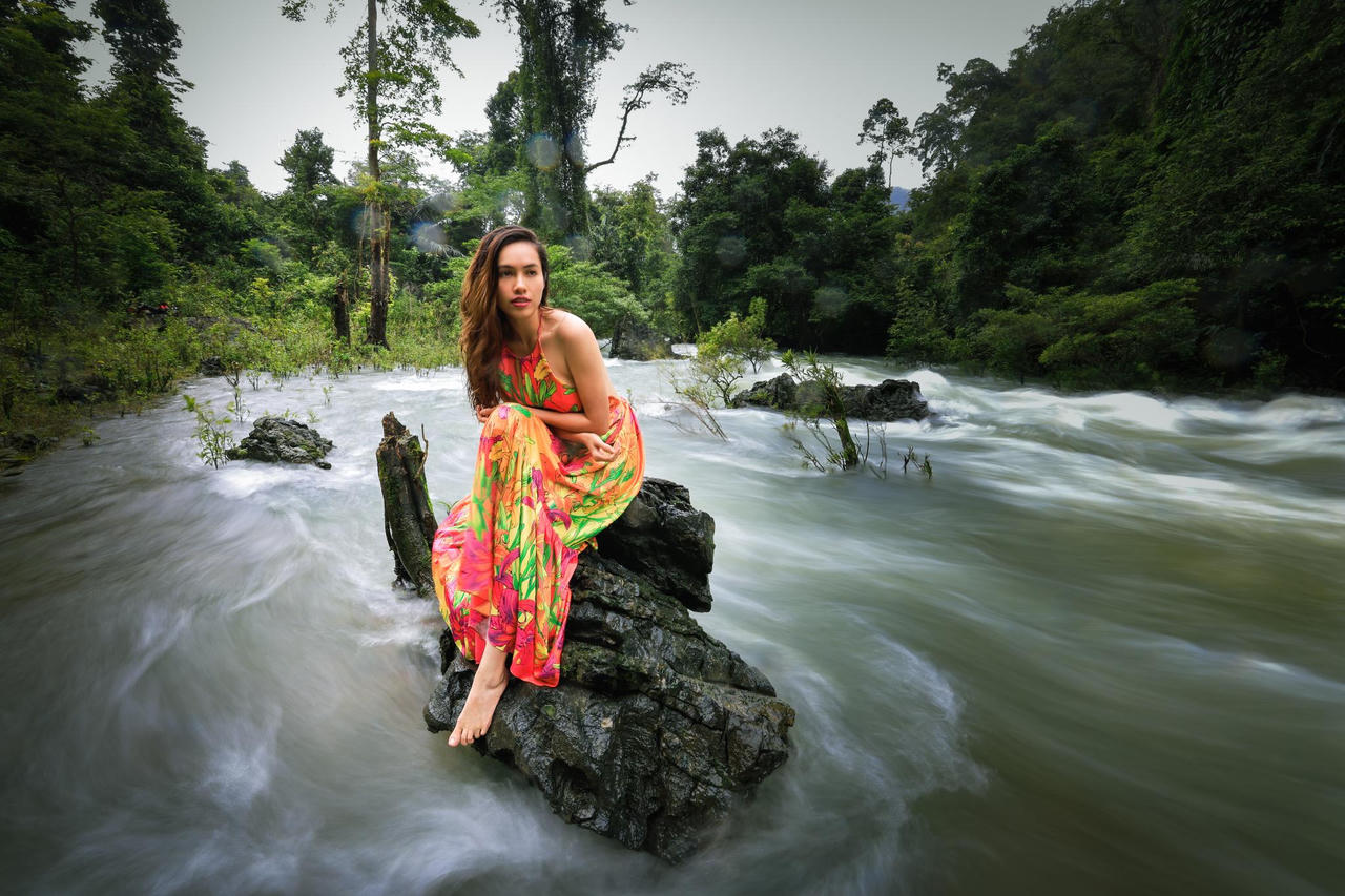 Á hậu Hoàng My hòa mình vào thiên nhiên