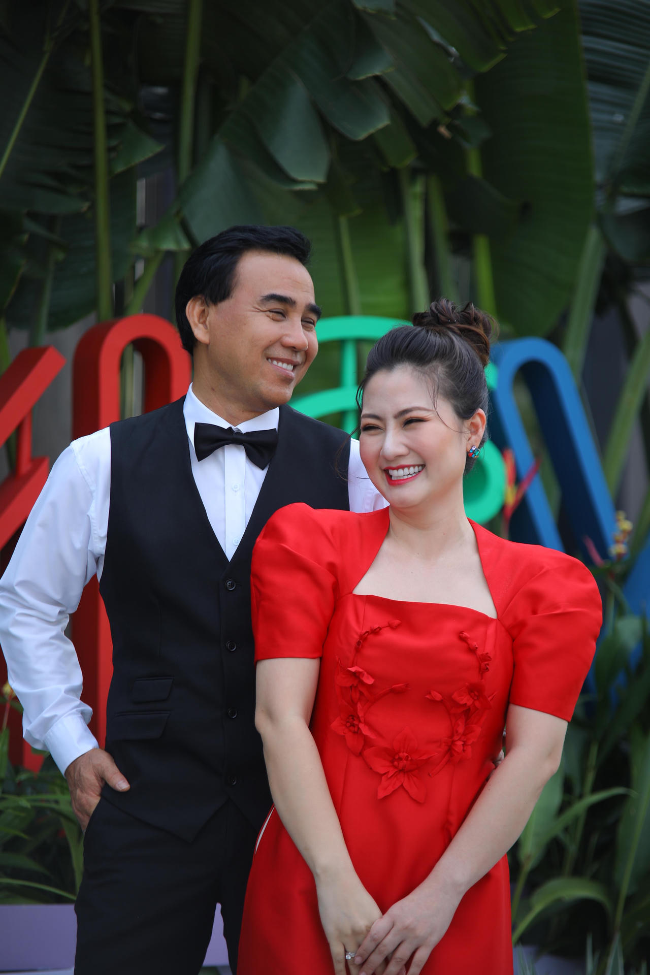 Quyền Linh hé lộ hậu trường, NSND Hồng Vân động viên Ngọc Lan khi dẫn “Bạn muốn hẹn hò”