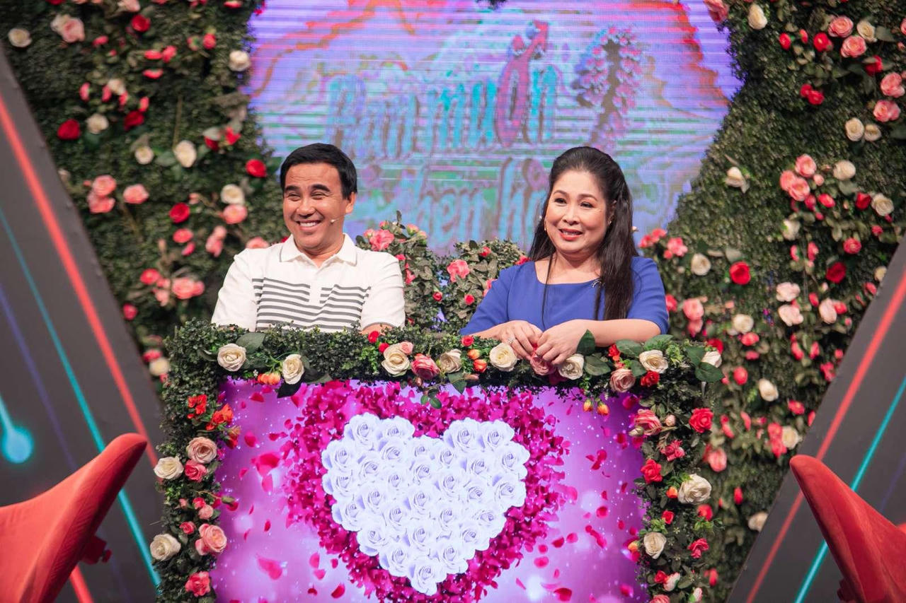 Quyền Linh hé lộ hậu trường, NSND Hồng Vân động viên Ngọc Lan khi dẫn “Bạn muốn hẹn hò”