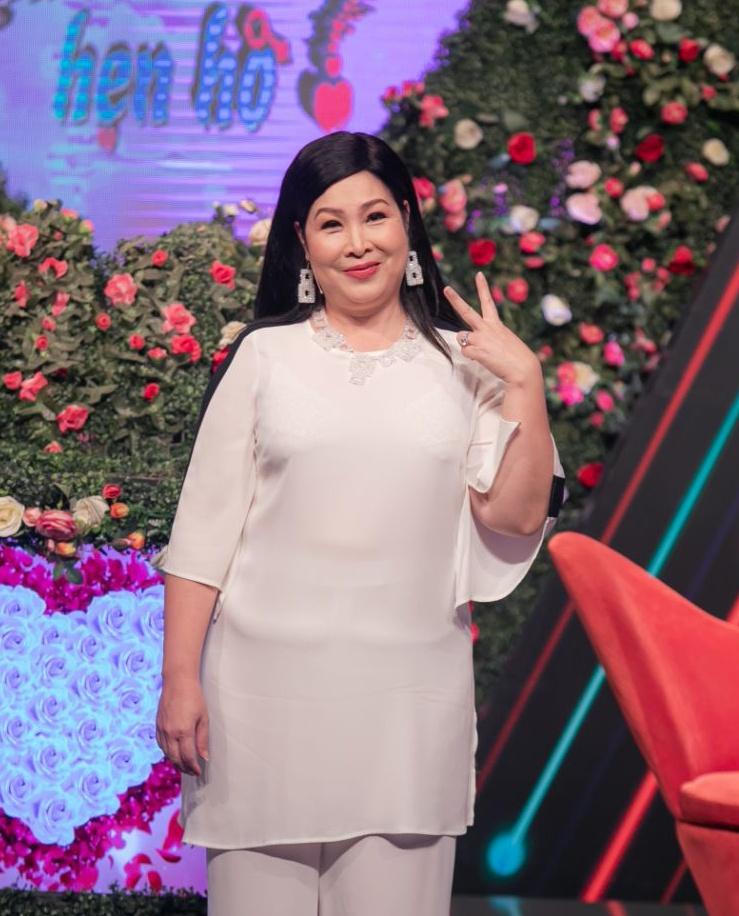 Quyền Linh hé lộ hậu trường, NSND Hồng Vân động viên Ngọc Lan khi dẫn “Bạn muốn hẹn hò”