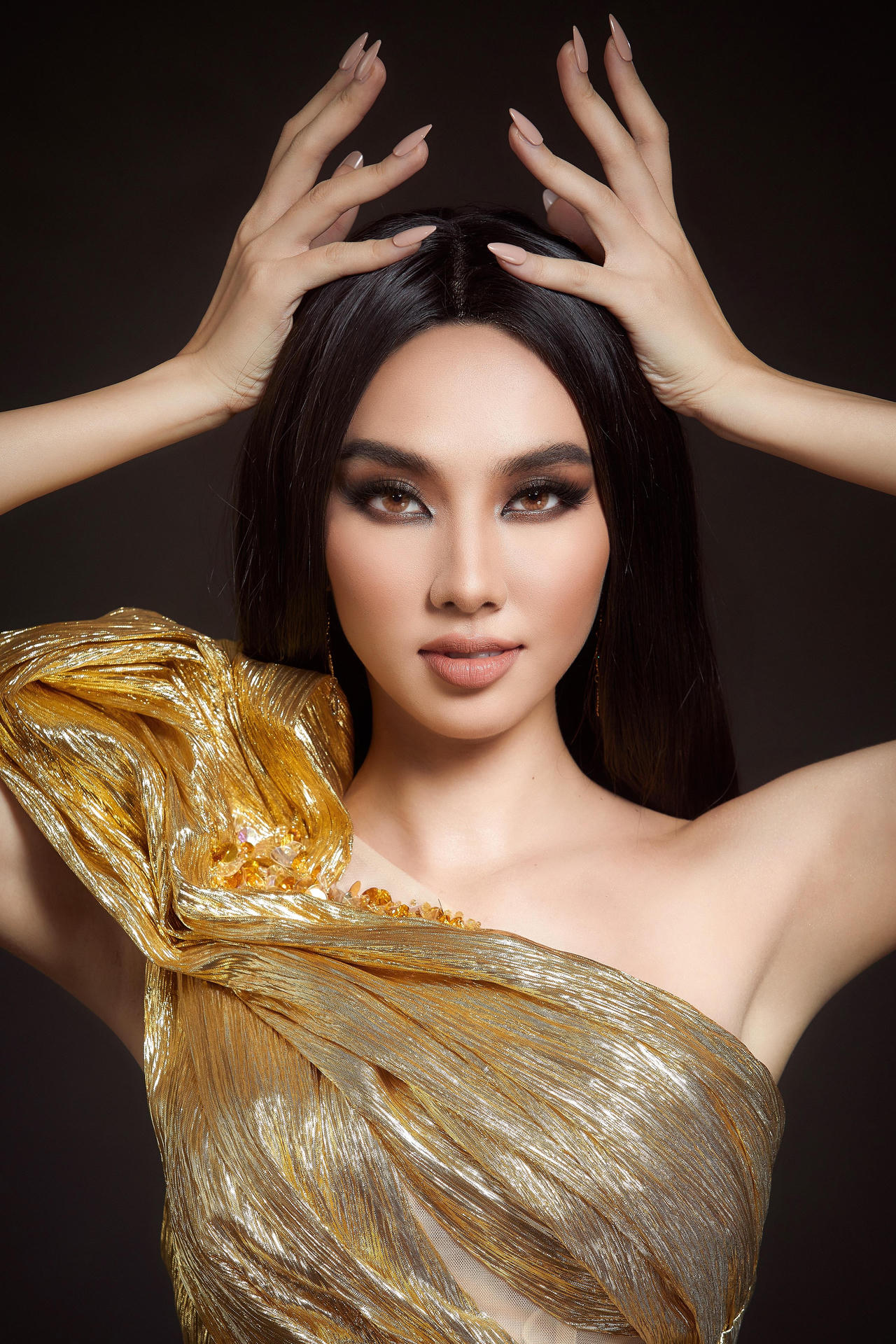 Thùy Tiên nói tiếng Anh trôi chảy trong clip dự thi Miss Grand International 2021