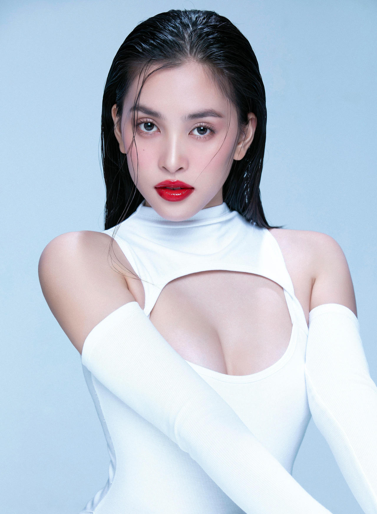 Nhan sắc "điểm 10" của Hoa hậu Tiểu Vy khi làm nàng thơ