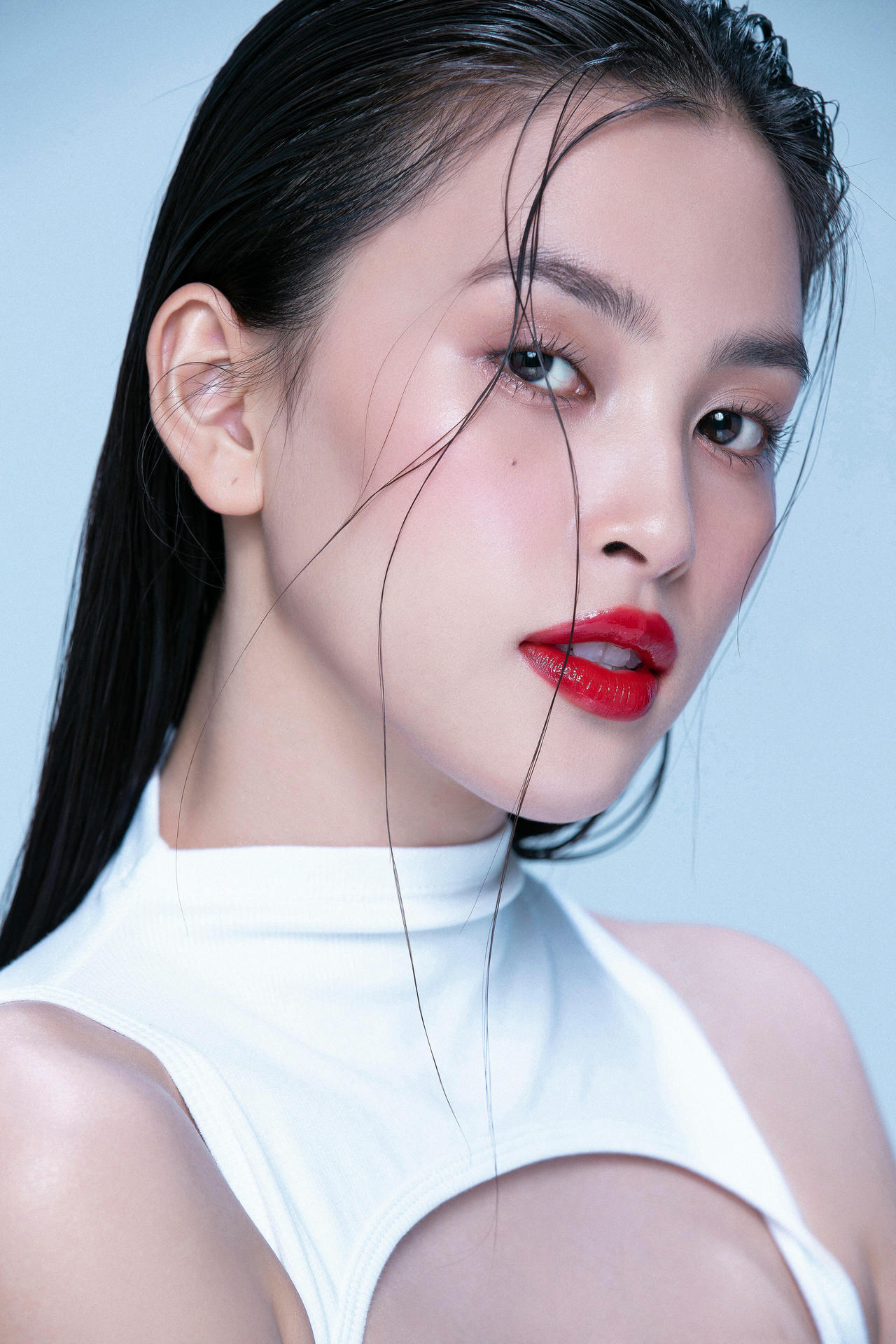 Nhan sắc "điểm 10" của Hoa hậu Tiểu Vy khi làm nàng thơ