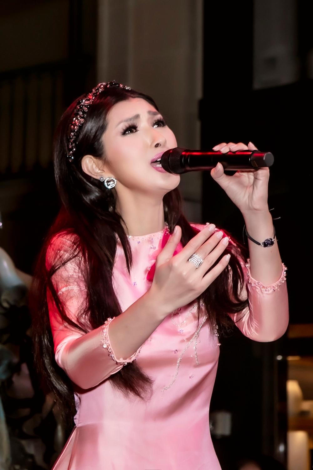 Huỳnh Tuấn Anh - Nguyễn Hồng Nhung đặt chân đến Hollywood với "Phượng khấu"