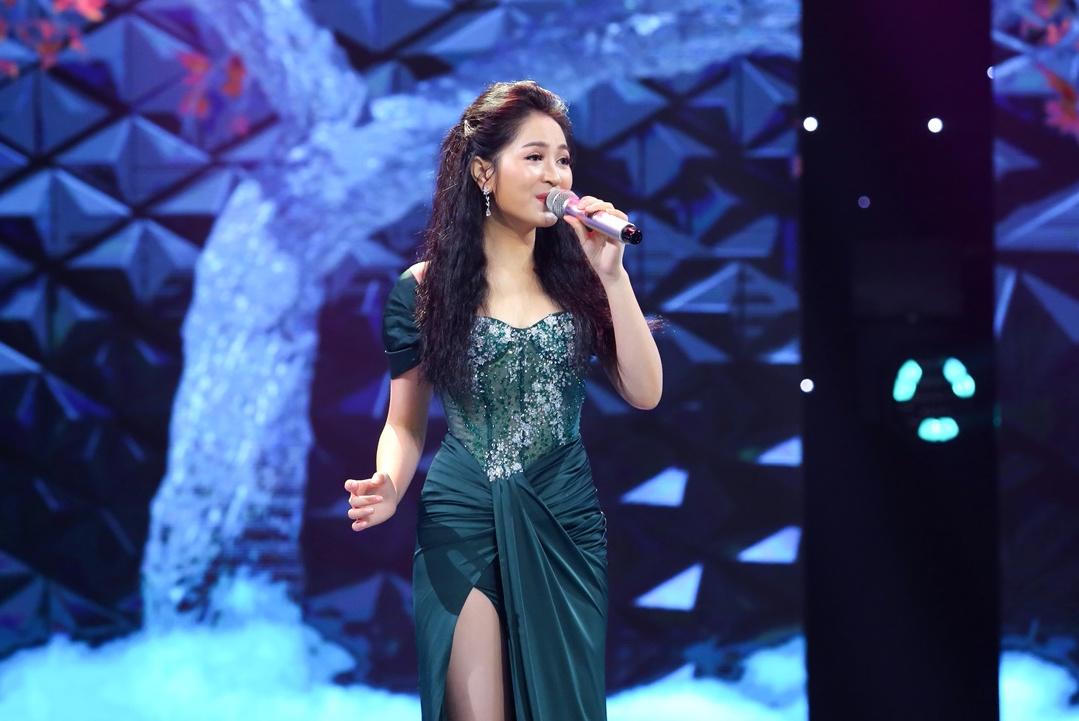 Nguyên Vũ từng khóc nức nở dưới mưa khi tiễn người yêu đi xa