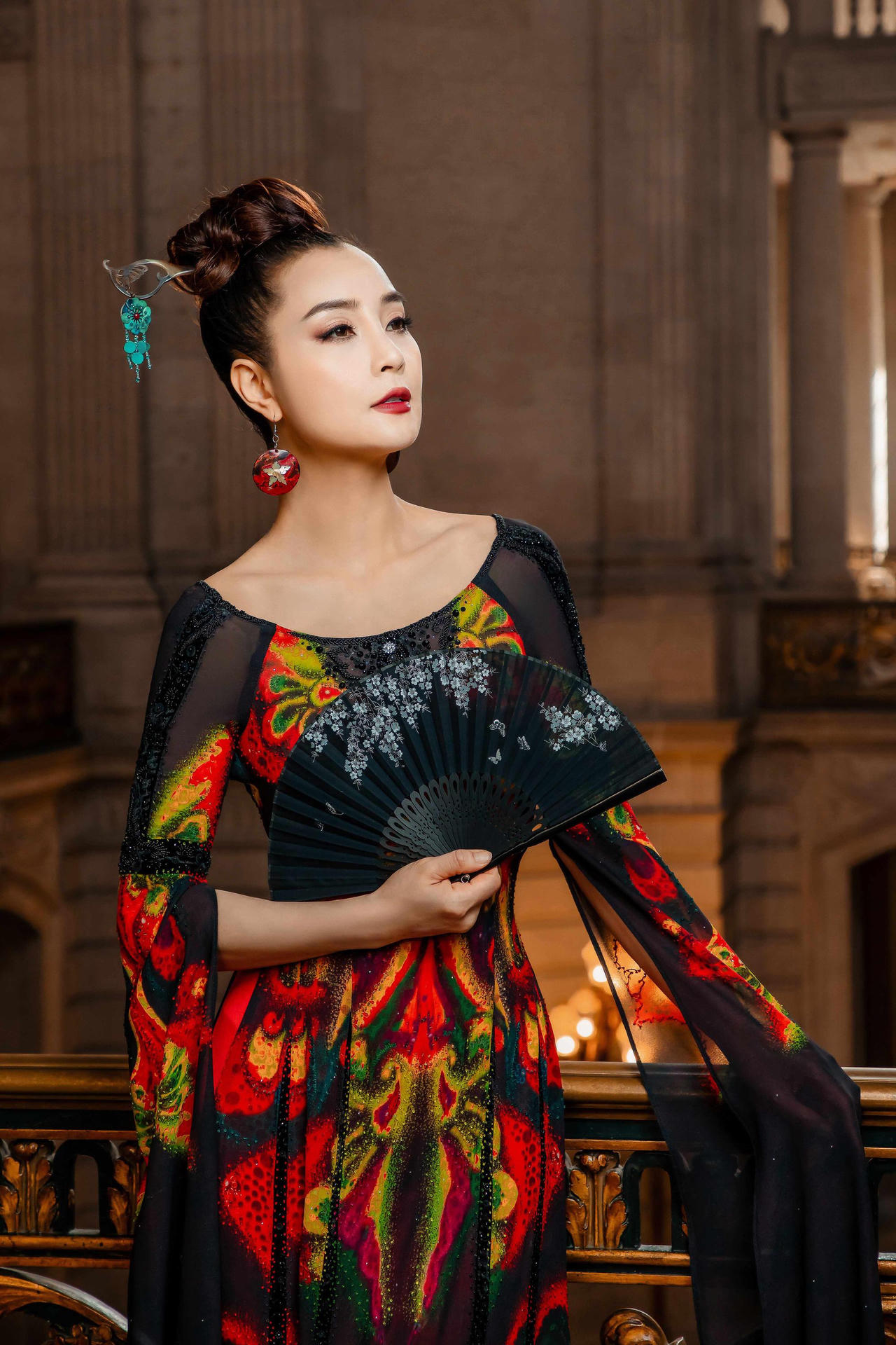 Vì sao nhà thiết kế Đỗ Trịnh Hoài Nam quyết định đem áo dài "Mỹ tiến"?