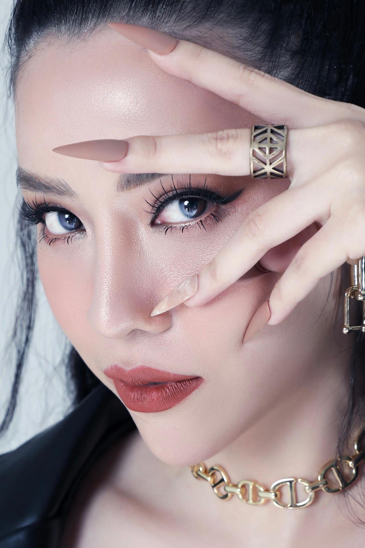 “Ác nữ màn ảnh” Ngô Phương Anh khoe vẻ cá tính, đúng chuẩn “lạnh lùng girl”