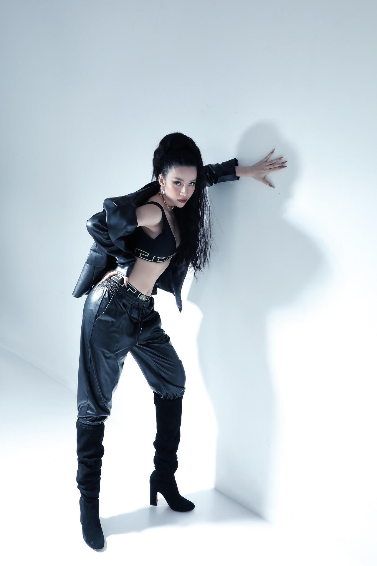 “Ác nữ màn ảnh” Ngô Phương Anh khoe vẻ cá tính, đúng chuẩn “lạnh lùng girl”