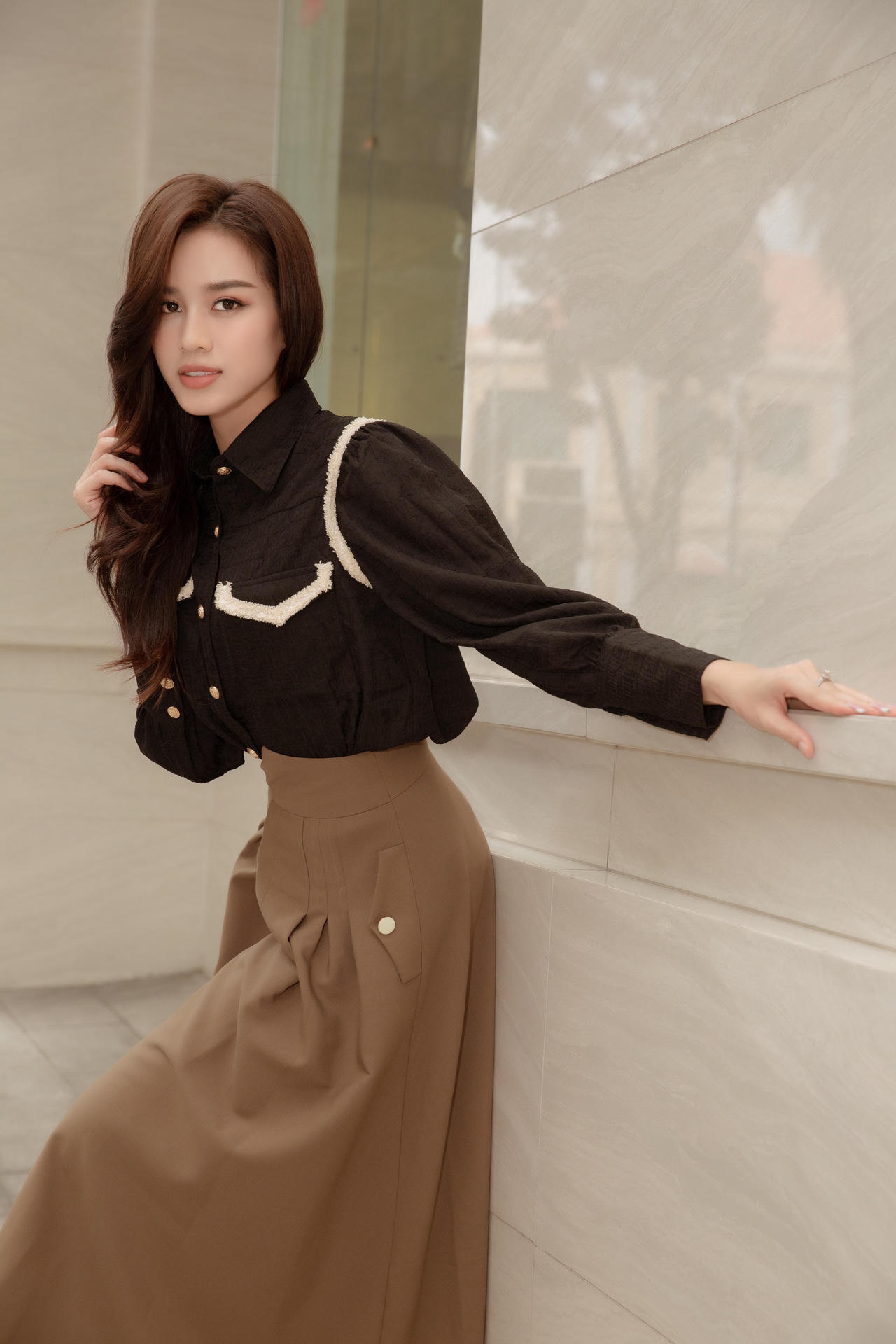 Hoa hậu Đỗ Thị Hà mặc thiết kế khoe chân dài 1m11 tại Top Model Miss World 2021