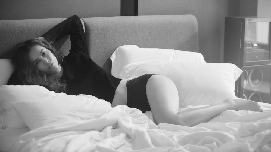 Á hậu Hoàng My rạng rỡ đón tuổi 33 