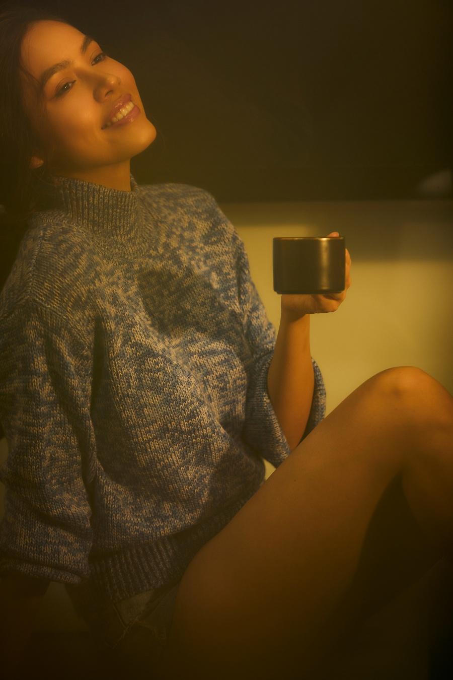 Á hậu Hoàng My rạng rỡ đón tuổi 33 