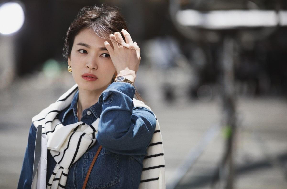 Cảnh “nóng” của Song Hye Kyo và tình trẻ Jang Ki Yong trong “Now, We Are Breaking Up” gây “sốt”