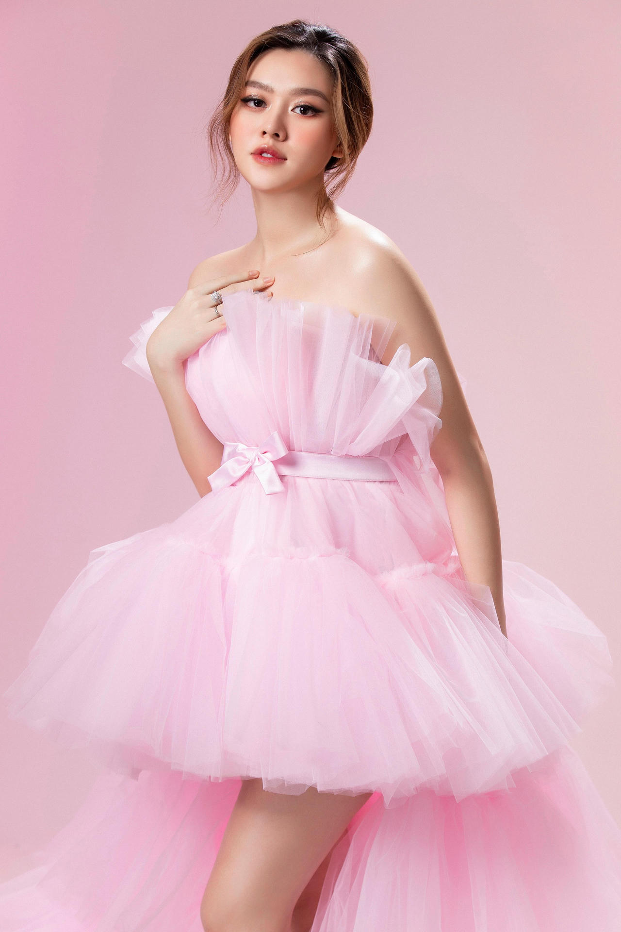 Á hậu Tường San lần đầu khoe ảnh bụng bầu sau gần 1 năm lên xe hoa