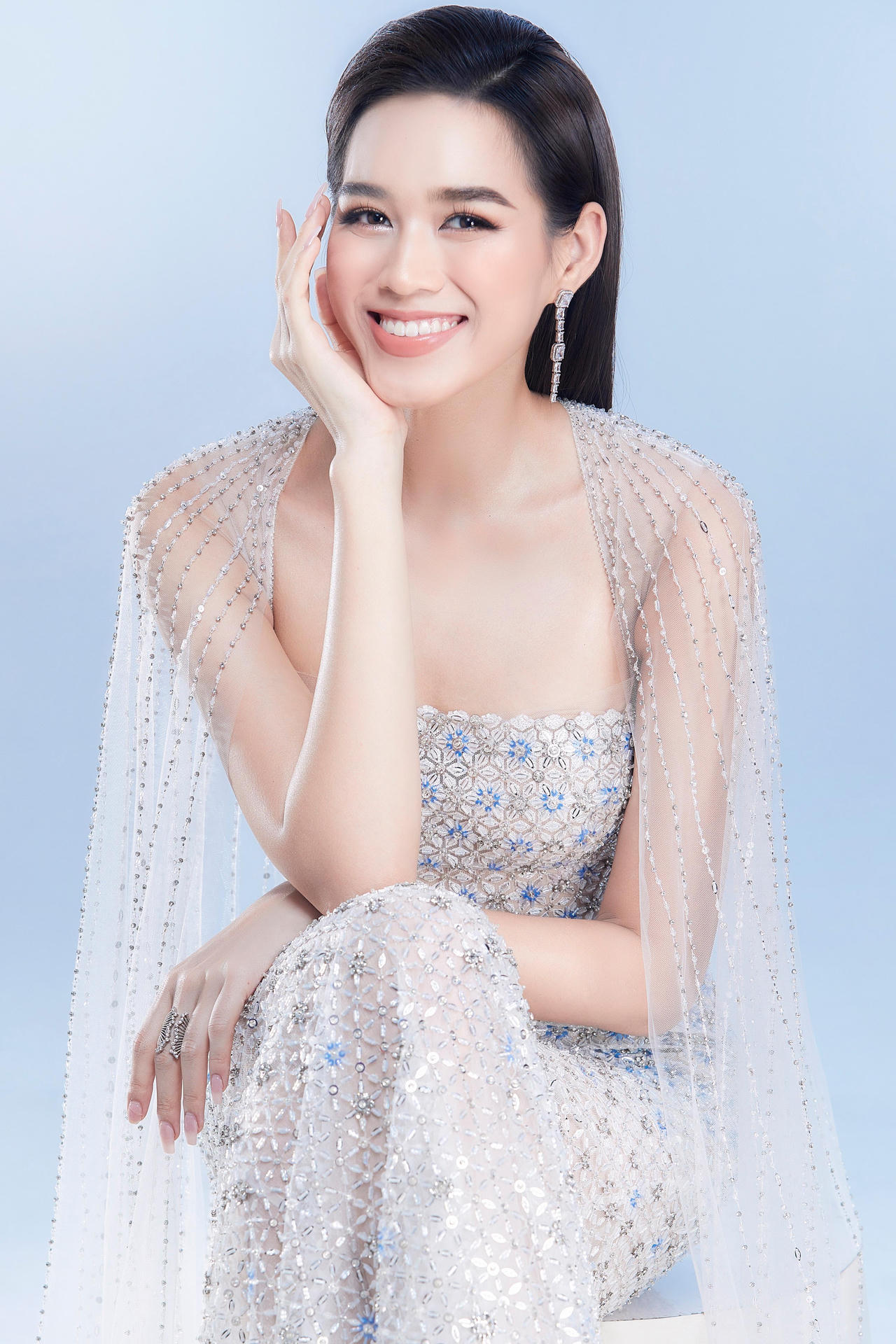 Hoa hậu Đỗ Thị Hà hé lộ trang phục mang đi “chinh chiến” Miss World 2021