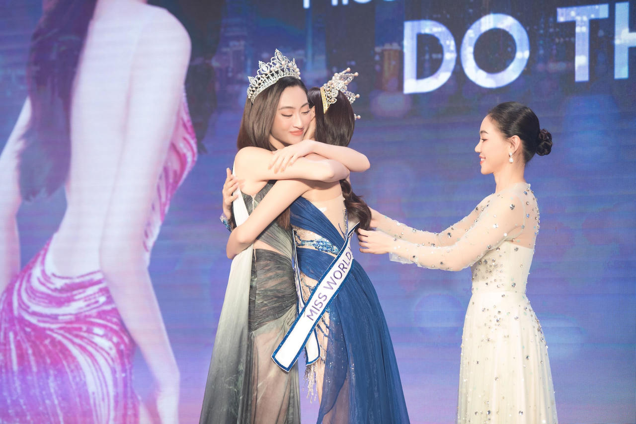 Hoa hậu Đỗ Thị Hà hé lộ trang phục mang đi “chinh chiến” Miss World 2021