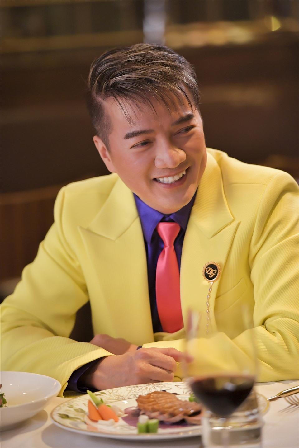 Hết tình tứ với Minh Tú, Đàm Vĩnh Hưng lại hẹn hò cùng Kiều Loan, Nam Thư