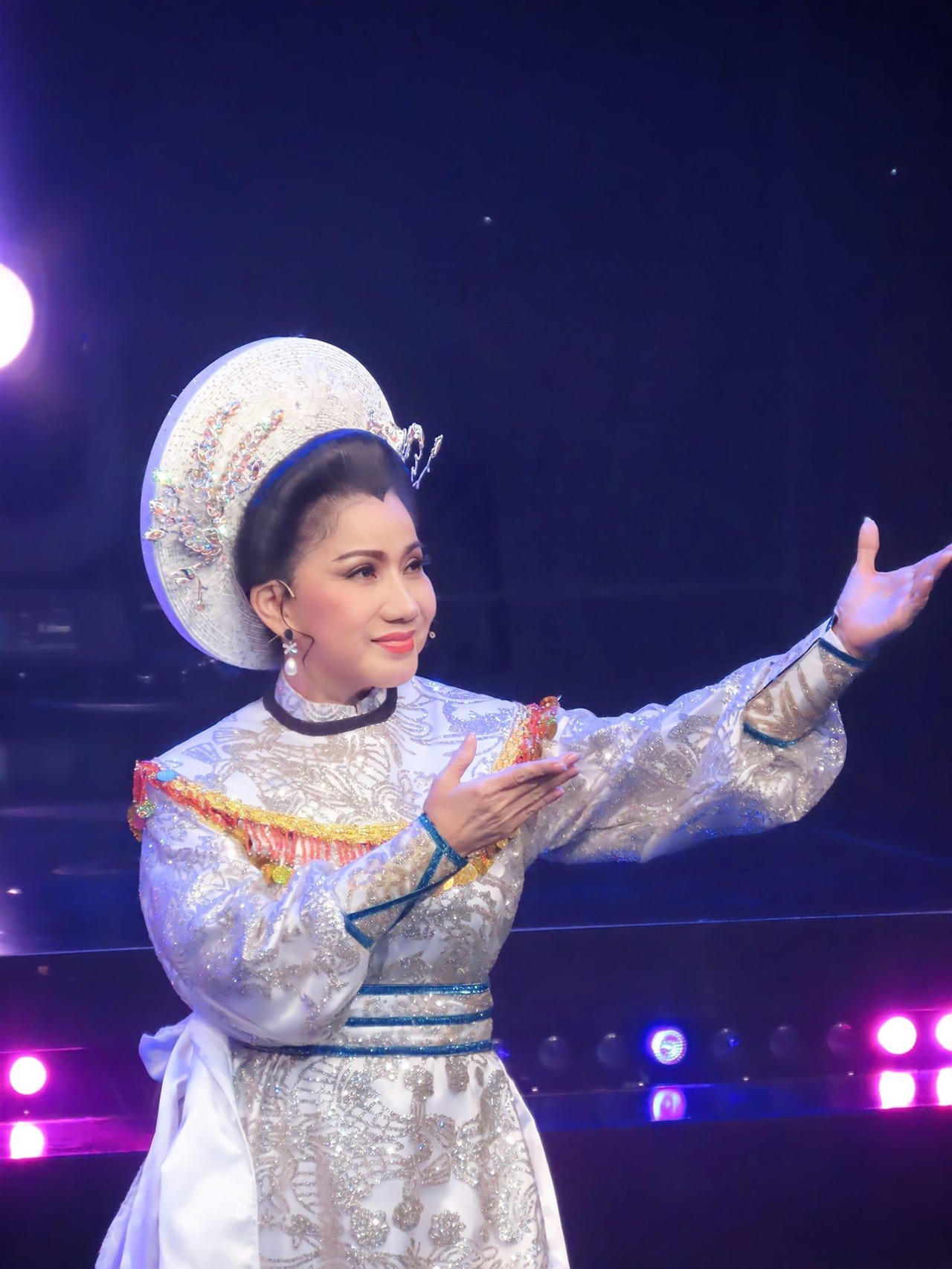 NSƯT Phượng Loan: “Tôi sẵn sàng làm nền cho các nghệ sĩ cải lương trẻ tỏa sáng”