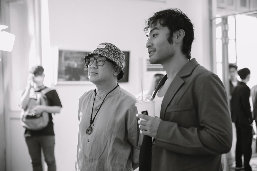 Họa sĩ vẽ tranh trình diễn đầu tiên tại Việt Nam mở triển lãm cá nhân