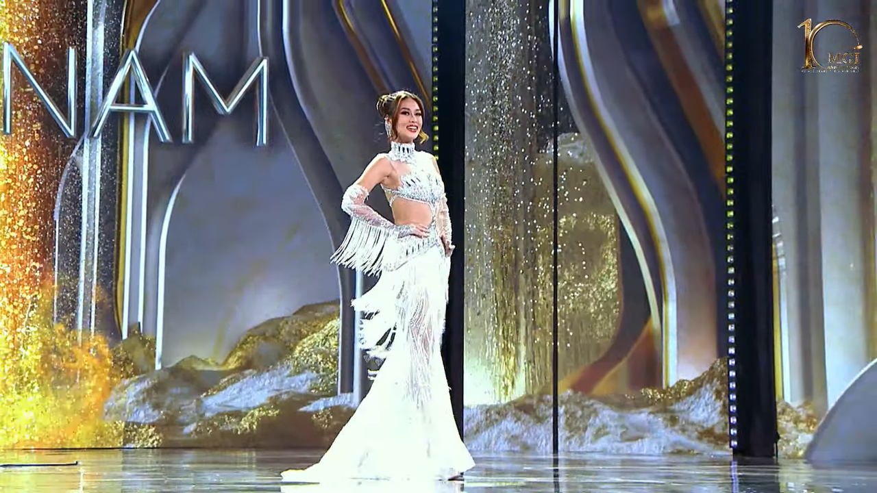 Đoàn Thiên Ân nổi bật trong đêm bán kết Miss Grand International 2022 