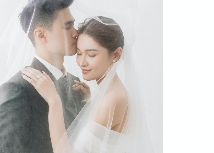 Ảnh cưới ngọt ngào của Á hậu Thùy Dung và chồng doanh nhân 