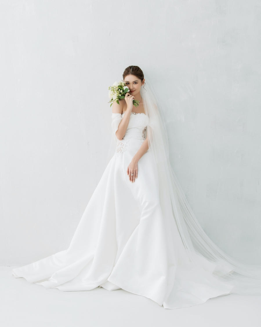 Ảnh cưới ngọt ngào của Á hậu Thùy Dung và chồng doanh nhân 