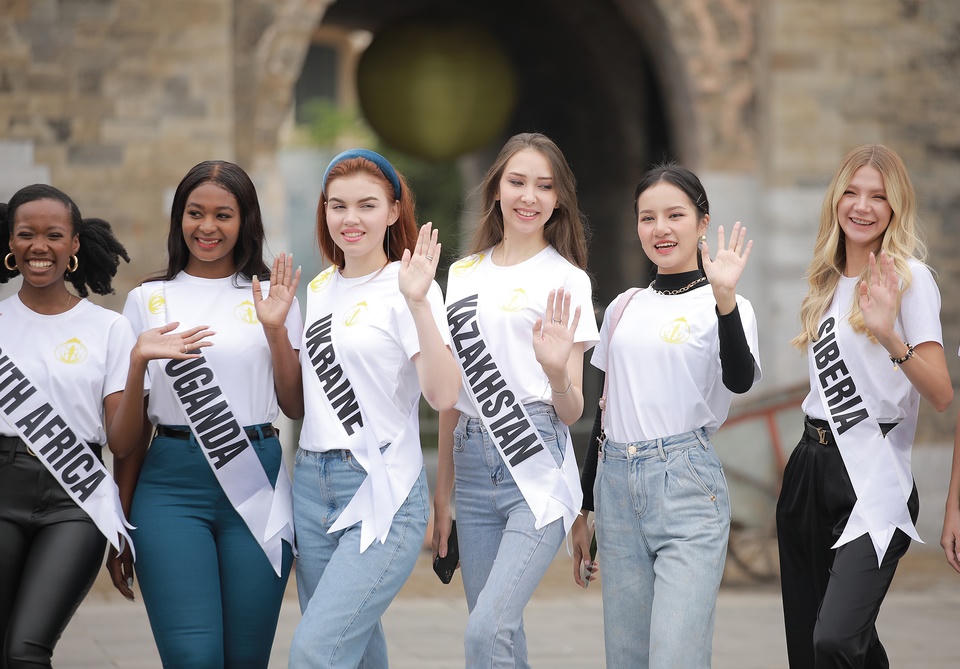 Người dân Vĩnh Phúc hào hứng đón chào Hoa hậu quốc tế 