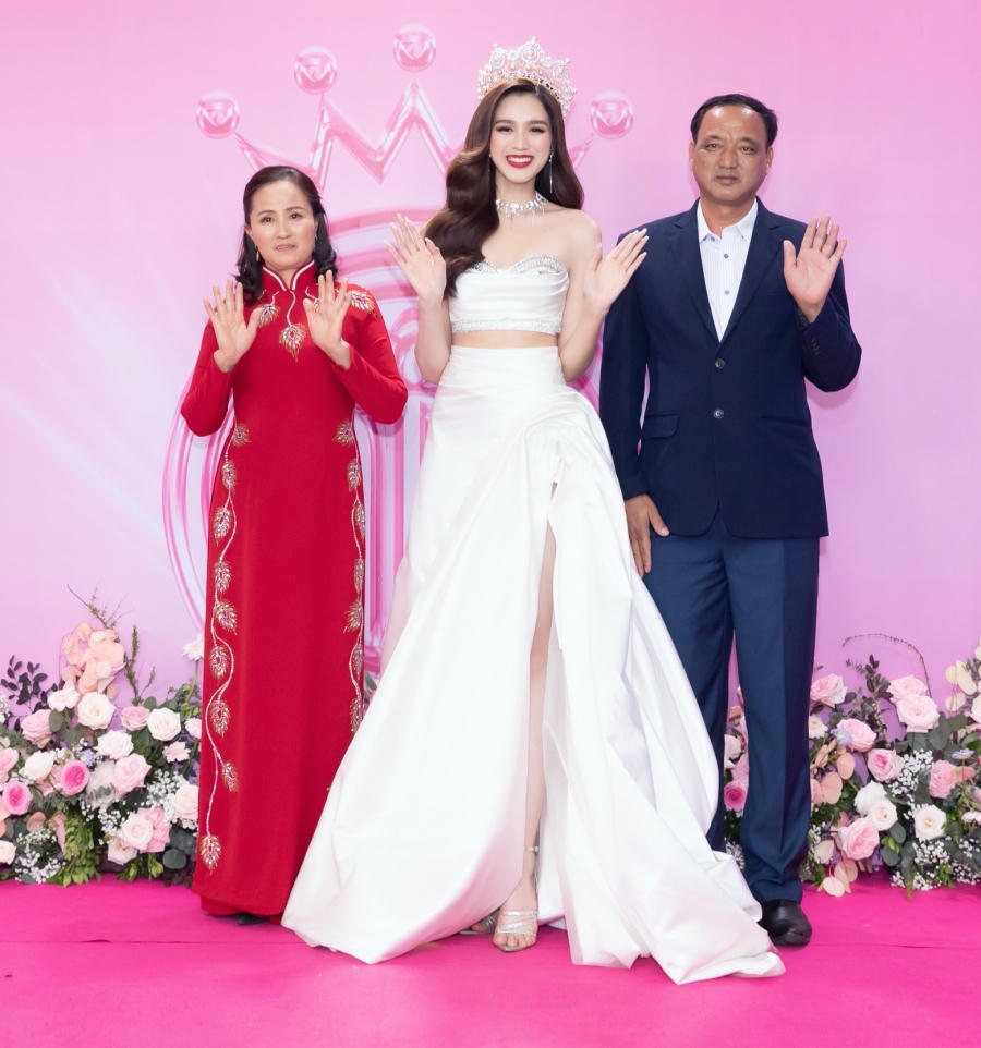 Chung kết Hoa hậu Việt Nam 2022: Đỗ Thị Hà rạng rỡ trước thềm trao vương miện