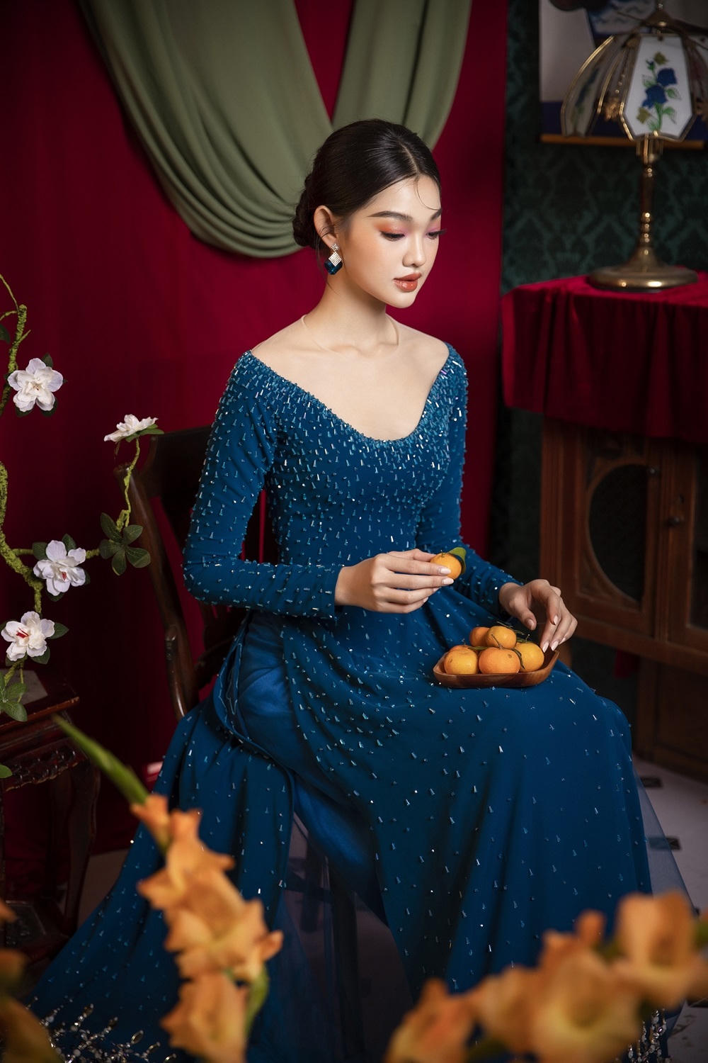 Cẩm Đan, Bé Quyên quyến rũ trong trang phục truyền thống.