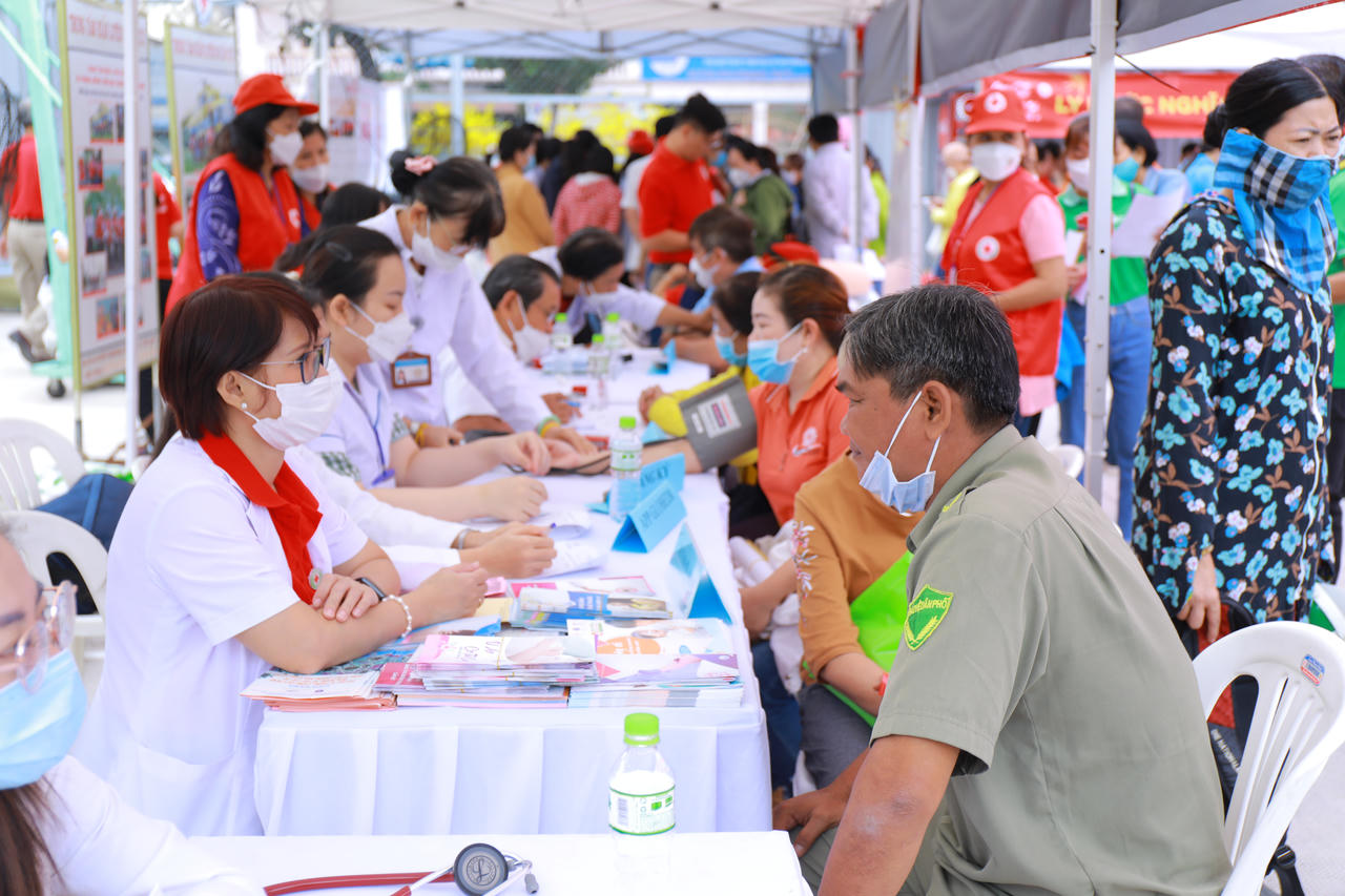 “Chợ Tết 0 đồng”: Sự kiện ý nghĩa giúp người nghèo đón Tết ấm no 