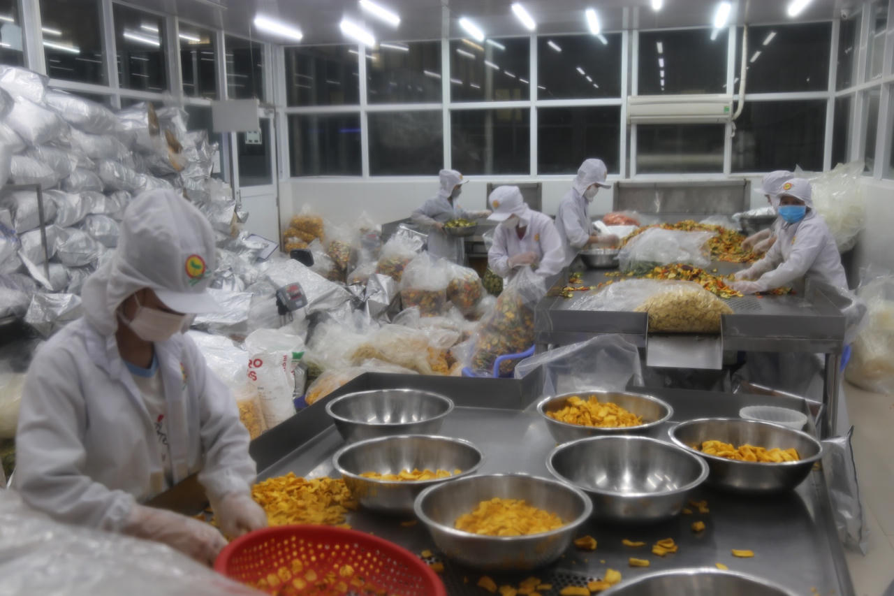 Phát triển sản phẩm OCOP với mô hình nông dân làm du lịch tại Bến Tre