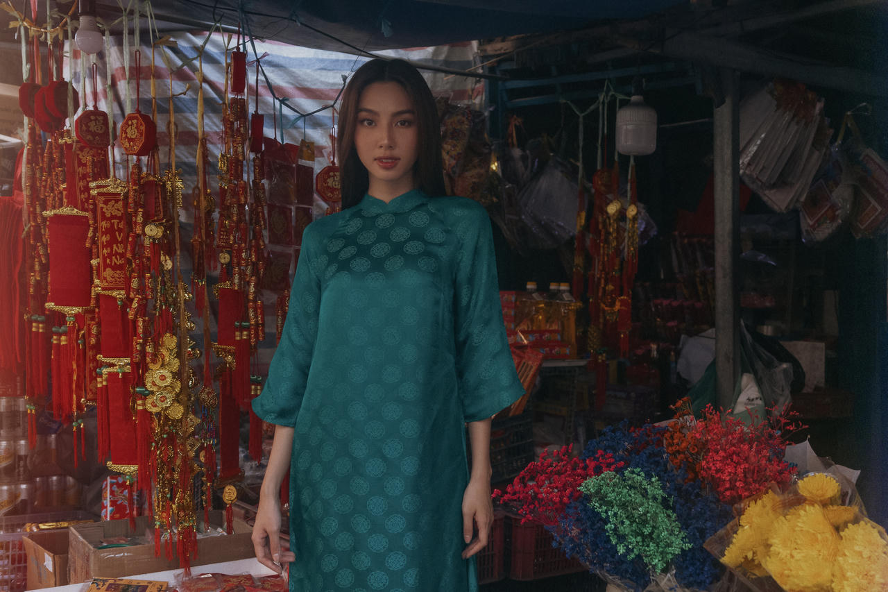 Thùy Tiên dịu dàng khác lạ đón Tết Quý Mão