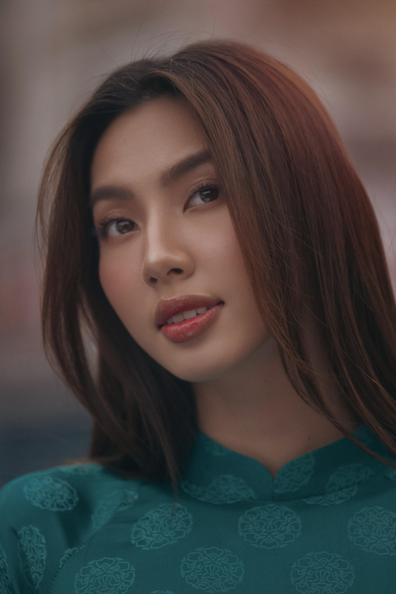 Thùy Tiên dịu dàng khác lạ đón Tết Quý Mão