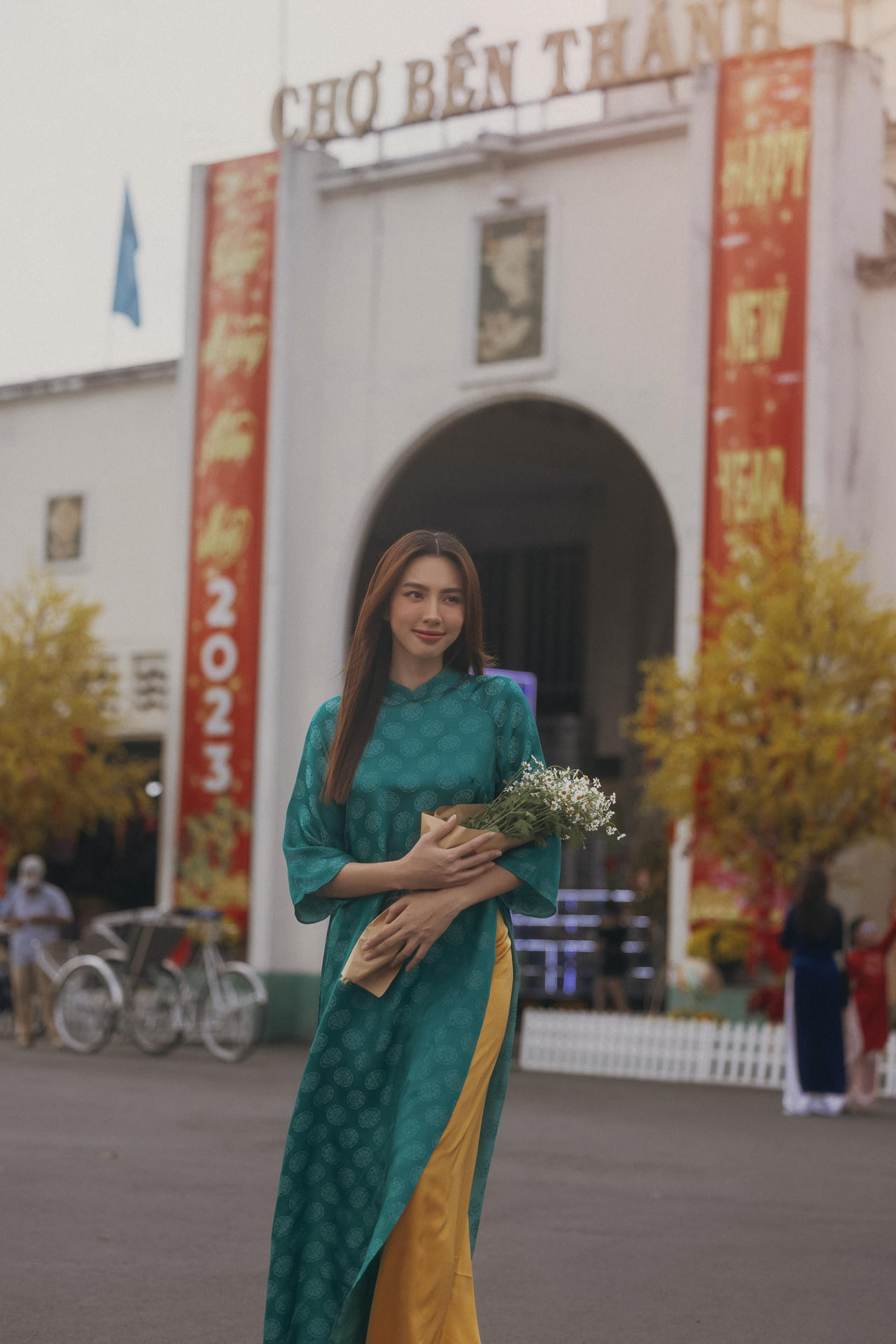 Thùy Tiên dịu dàng khác lạ đón Tết Quý Mão