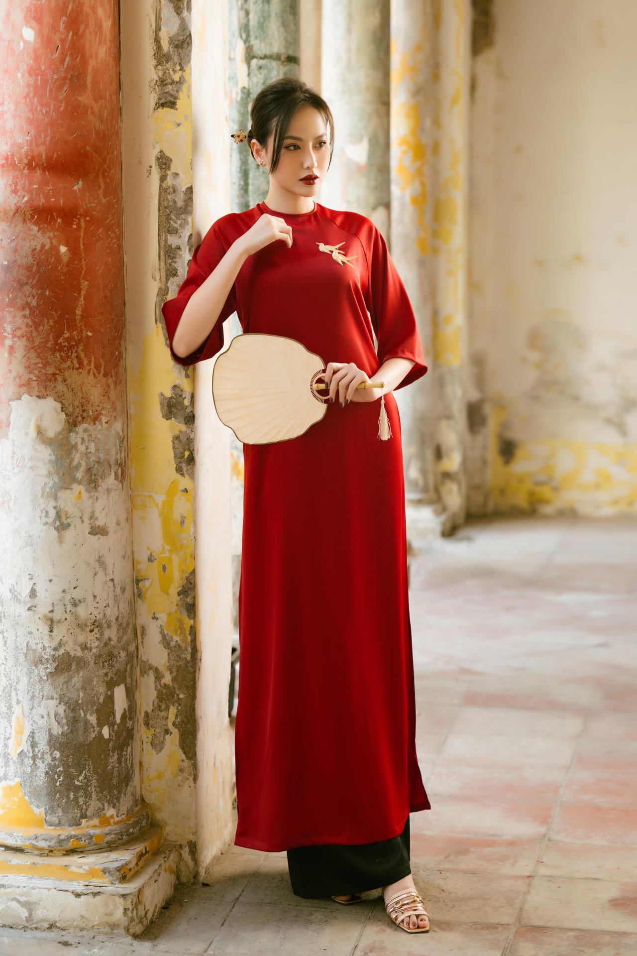 Hoa hậu Khánh Ngân diện áo dài tự thiết kế, hé lộ kế hoạch năm 2023