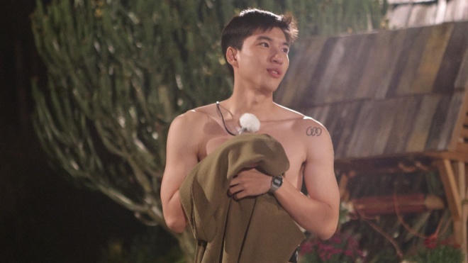 Nhà sản xuất 2 ngày 1 đêm lên tiếng về cảnh HIEUTHUHAI bị lột đồ