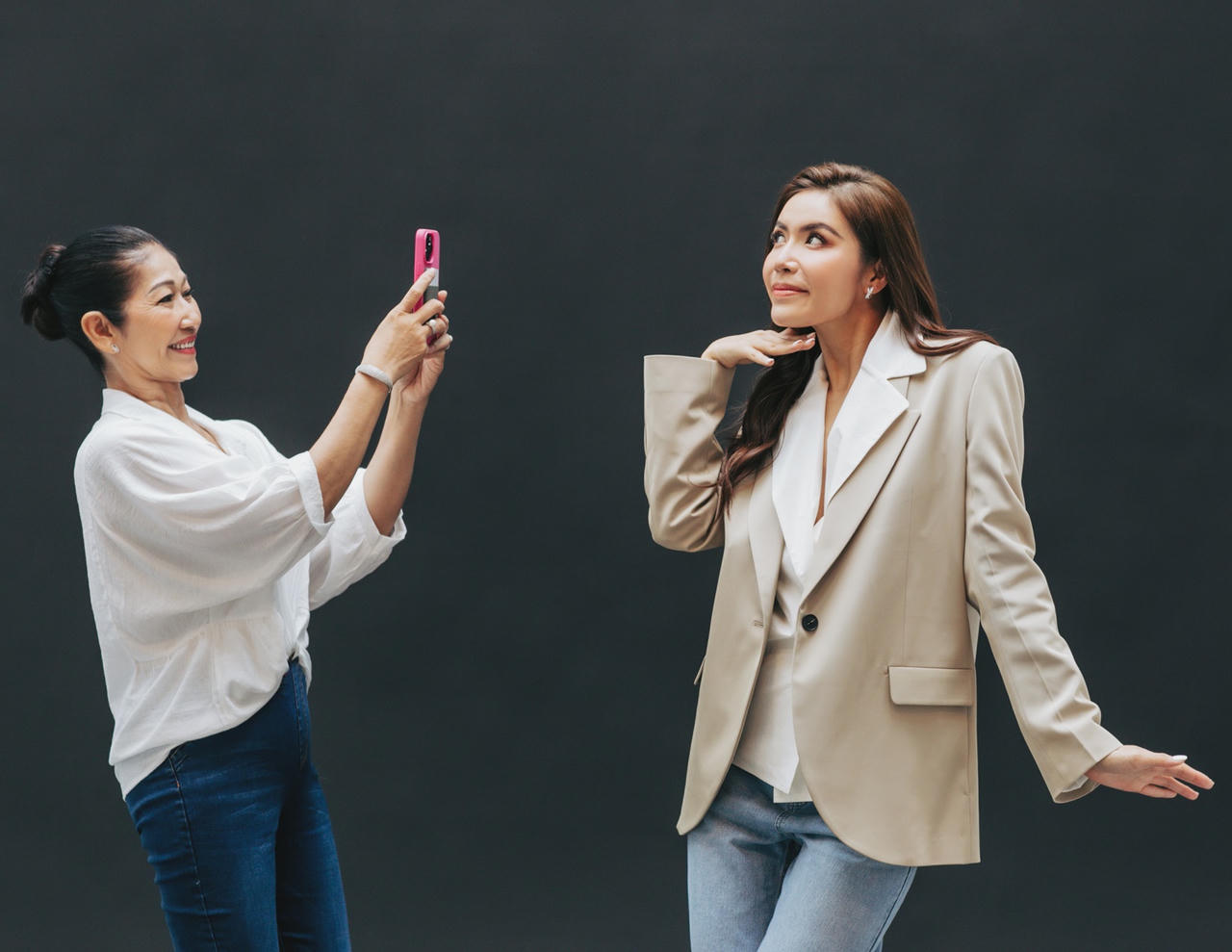 Minh Tú: Càng lớn càng thấm thía sự hy sinh của mẹ