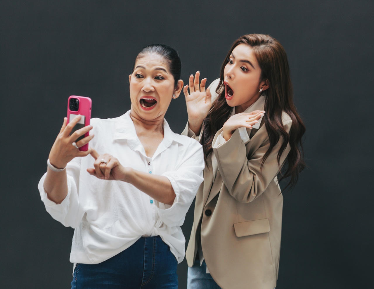 Minh Tú: Càng lớn càng thấm thía sự hy sinh của mẹ