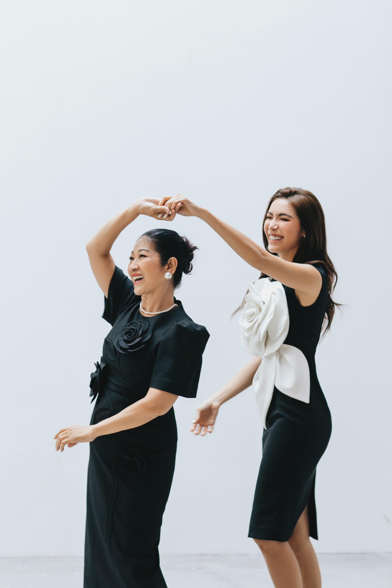 Minh Tú: Càng lớn càng thấm thía sự hy sinh của mẹ