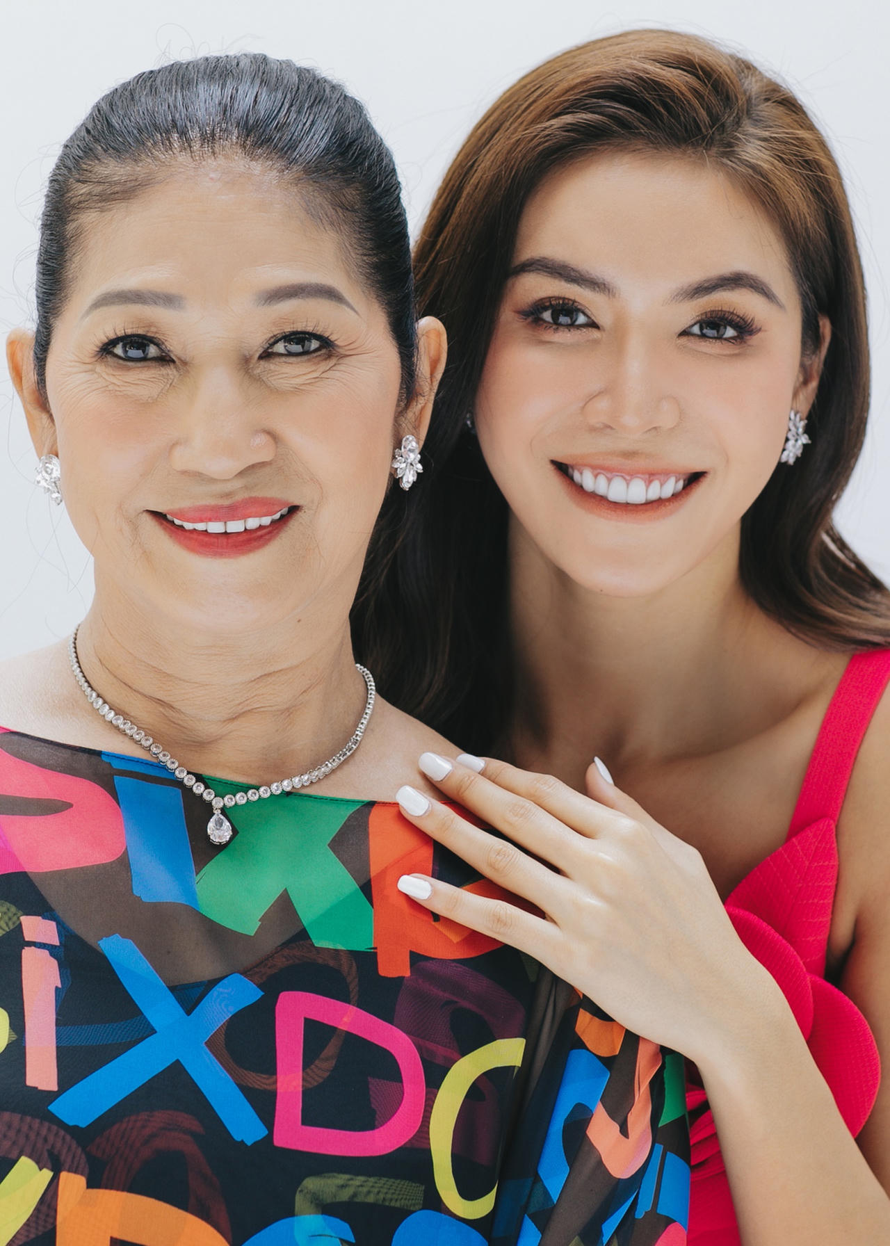 Minh Tú: Càng lớn càng thấm thía sự hy sinh của mẹ