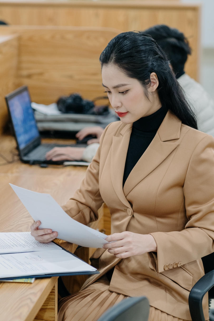 “Lấn sân” làm MC bị chê, Hoa hậu Nông Thúy Hằng nói gì?