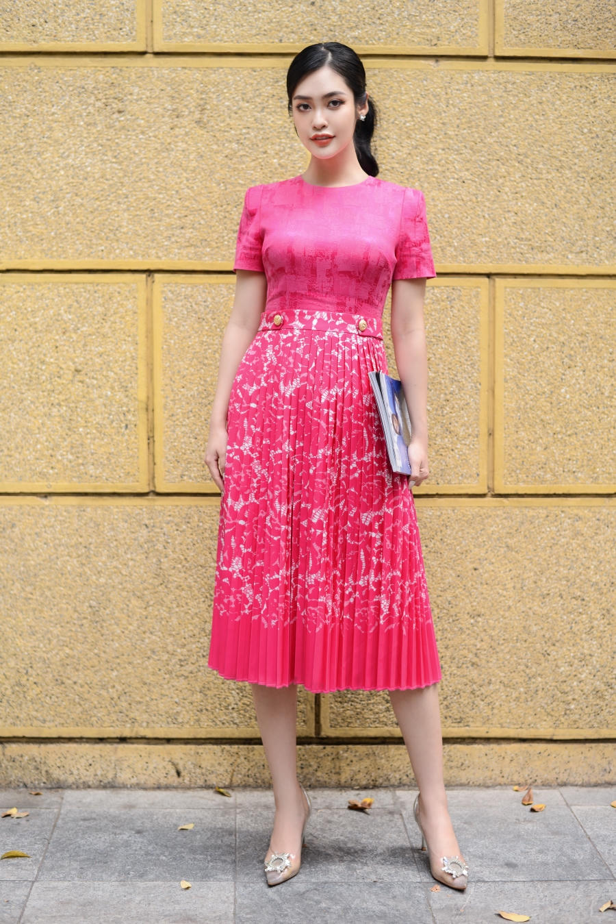 “Lấn sân” làm MC bị chê, Hoa hậu Nông Thúy Hằng nói gì?