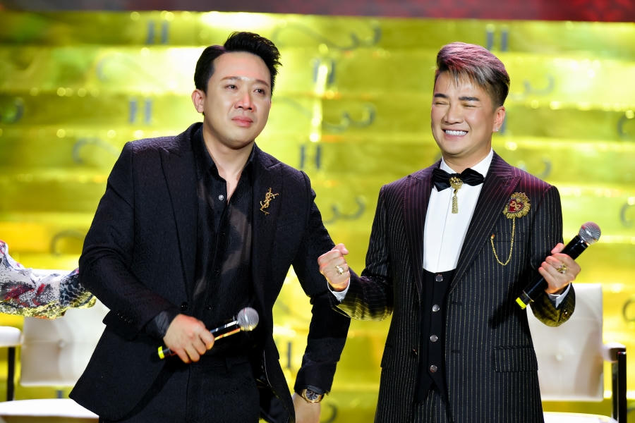 Trấn Thành khóc nức nở khi nói về 4 chữ “hào quang rực rỡ” của người nghệ sĩ