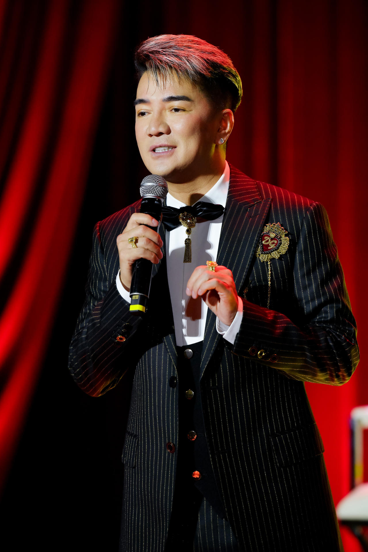 Đàm Vĩnh Hưng điều chỉnh tên phim “The King” sau tranh cãi