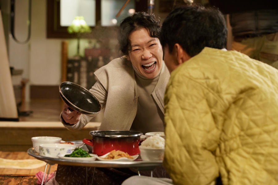 Phim lễ 30/4 “Đầu gấu đụng đầu đất” có hài ngang ngửa “Bỗng dưng trúng số”?