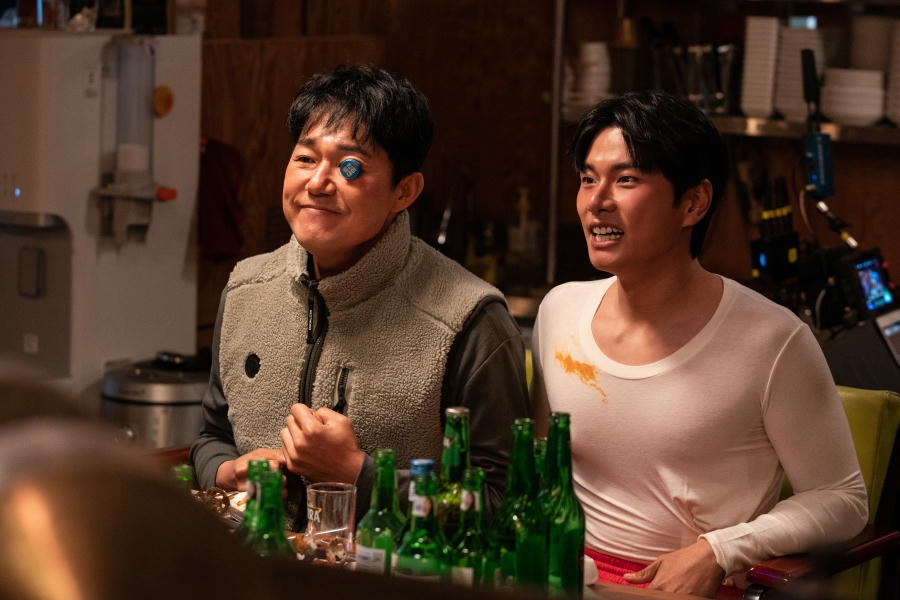 Phim lễ 30/4 “Đầu gấu đụng đầu đất” có hài ngang ngửa “Bỗng dưng trúng số”?