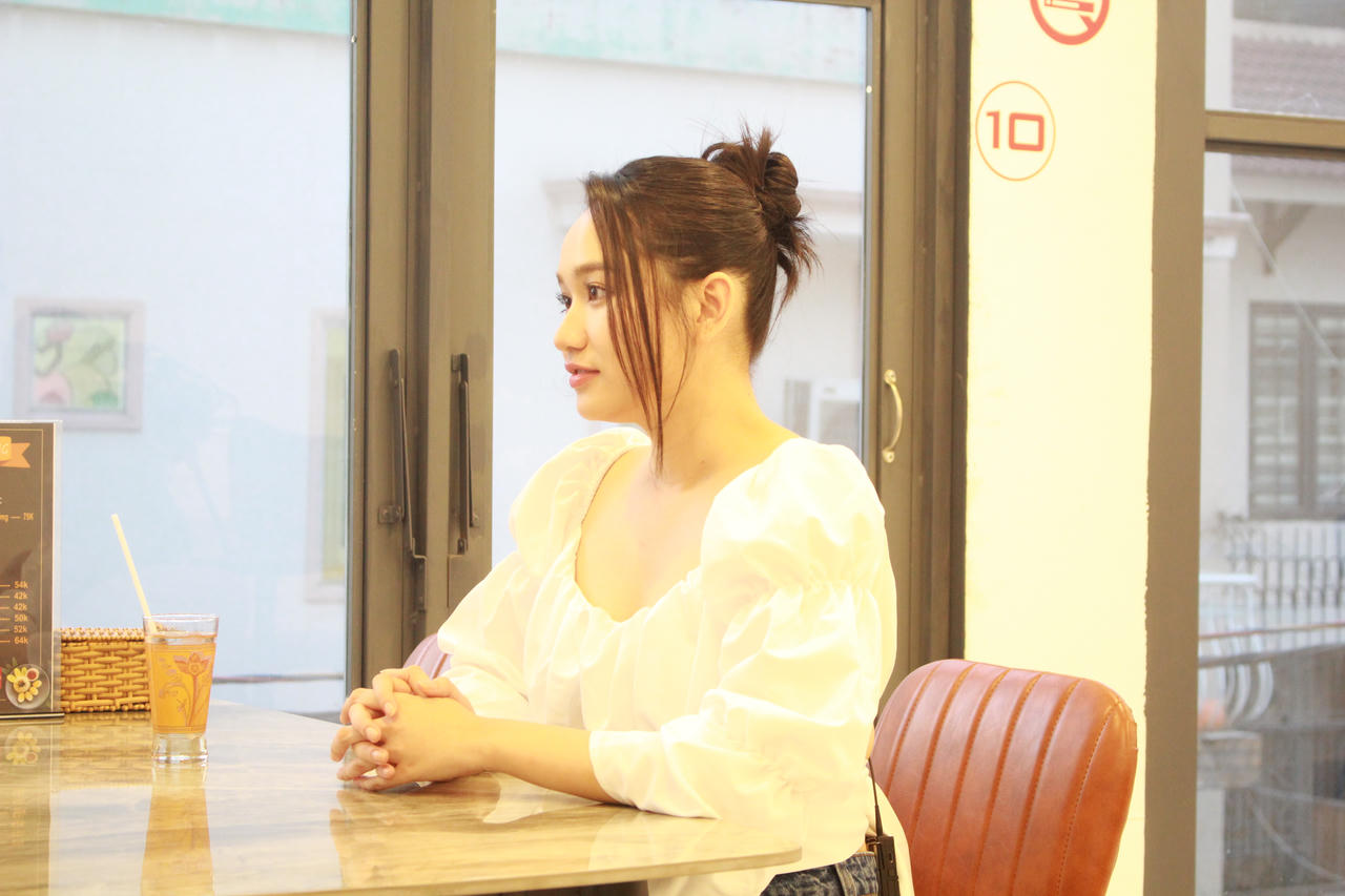 Hà Lan - Nàng thơ “Mắt biếc” chuyển nghề bán cơm Tấm