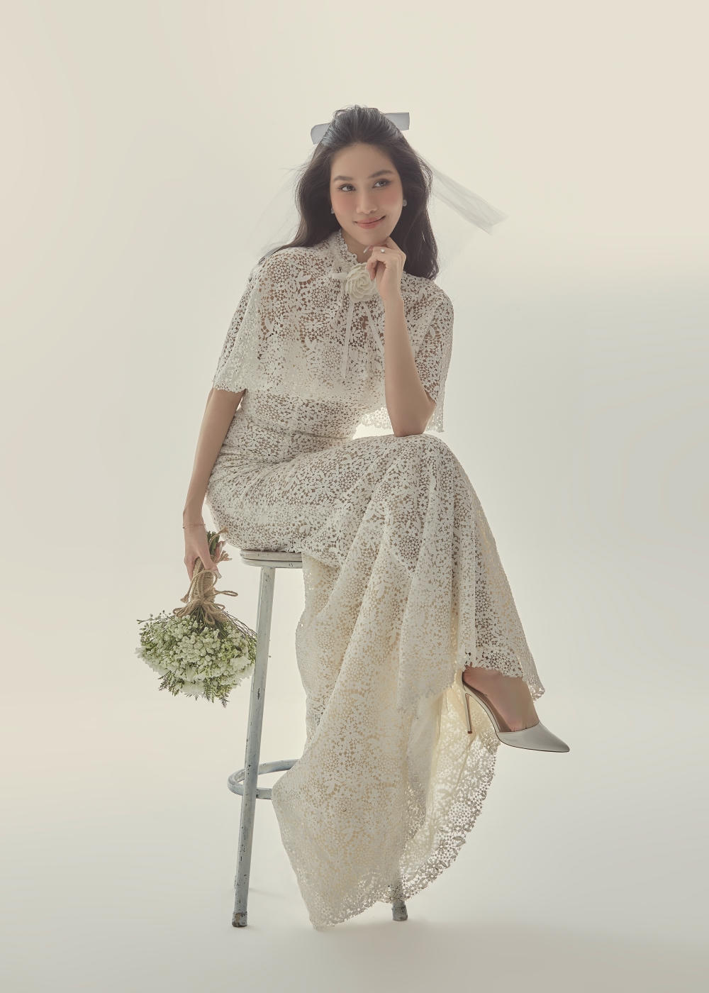 "Á hậu học giỏi" Phương Anh hóa cô dâu ngọt ngào